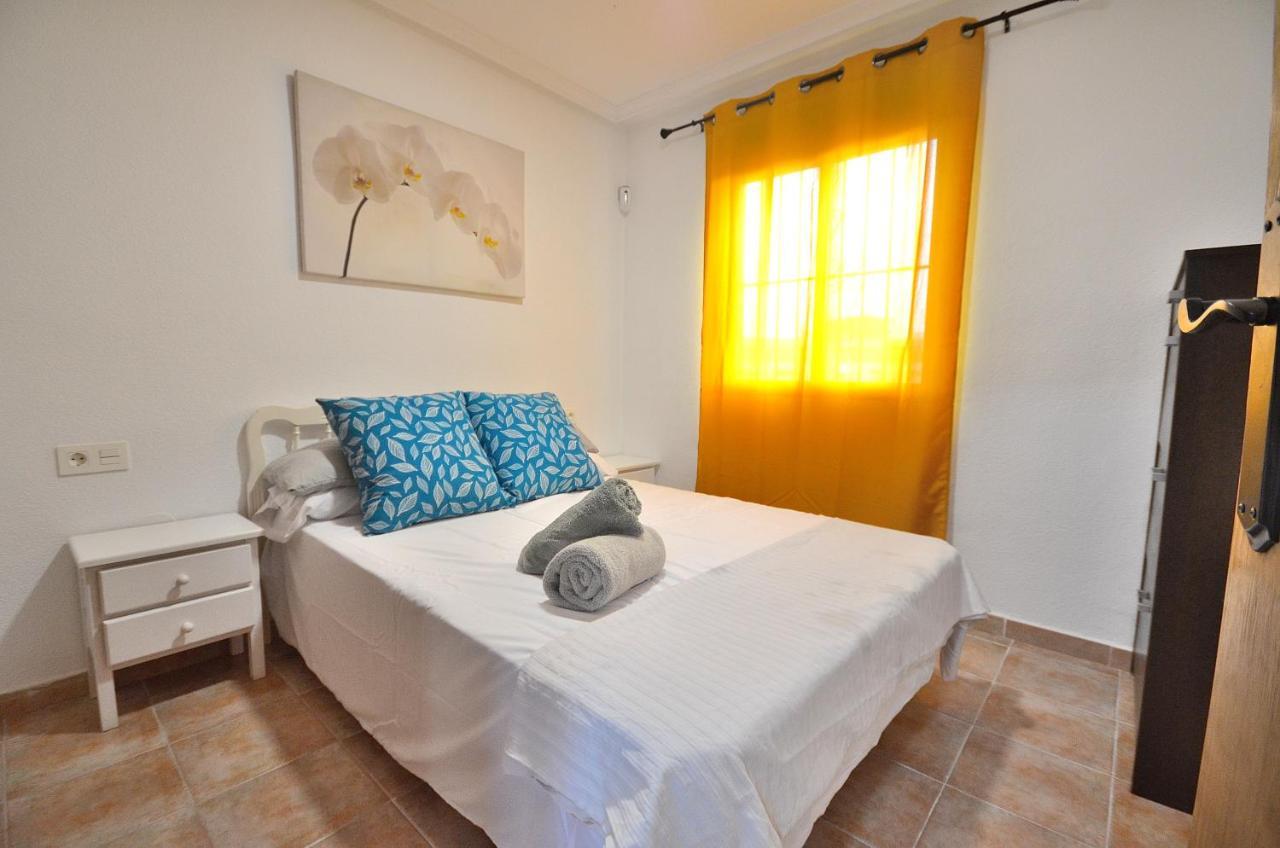 Agradable Adosado Con Piscina, Duchas Hidromasaje Villa Torrevieja Bagian luar foto