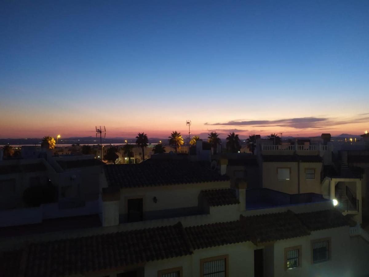 Agradable Adosado Con Piscina, Duchas Hidromasaje Villa Torrevieja Bagian luar foto